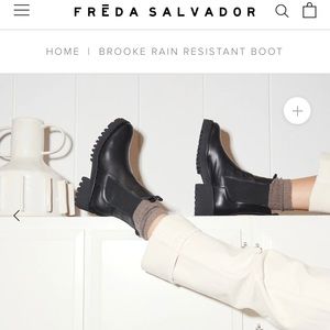 Freda Salvadore Brooke Black Chelsea Boots 8 New
